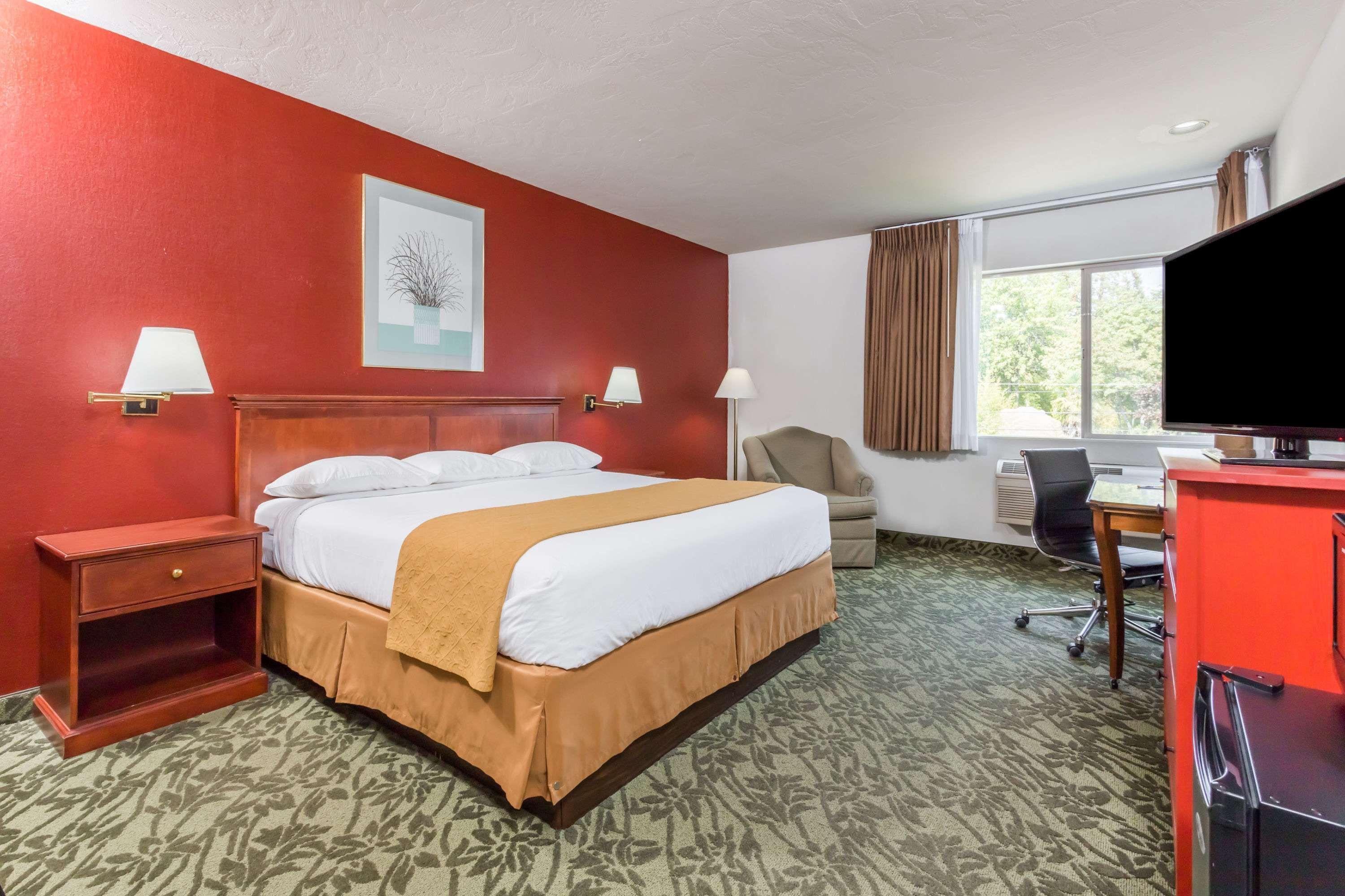Days Inn By Wyndham Eugene Downtown/University ภายนอก รูปภาพ